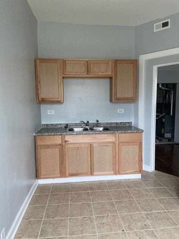 Apartment for rent at 728 N Pine #3F, Chicago, IL 60644