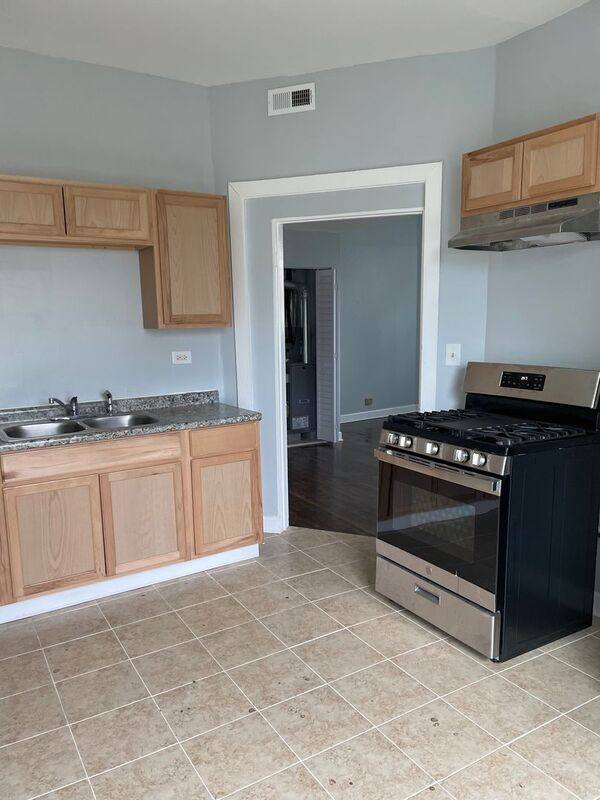 Apartment for rent at 728 N Pine #3F, Chicago, IL 60644