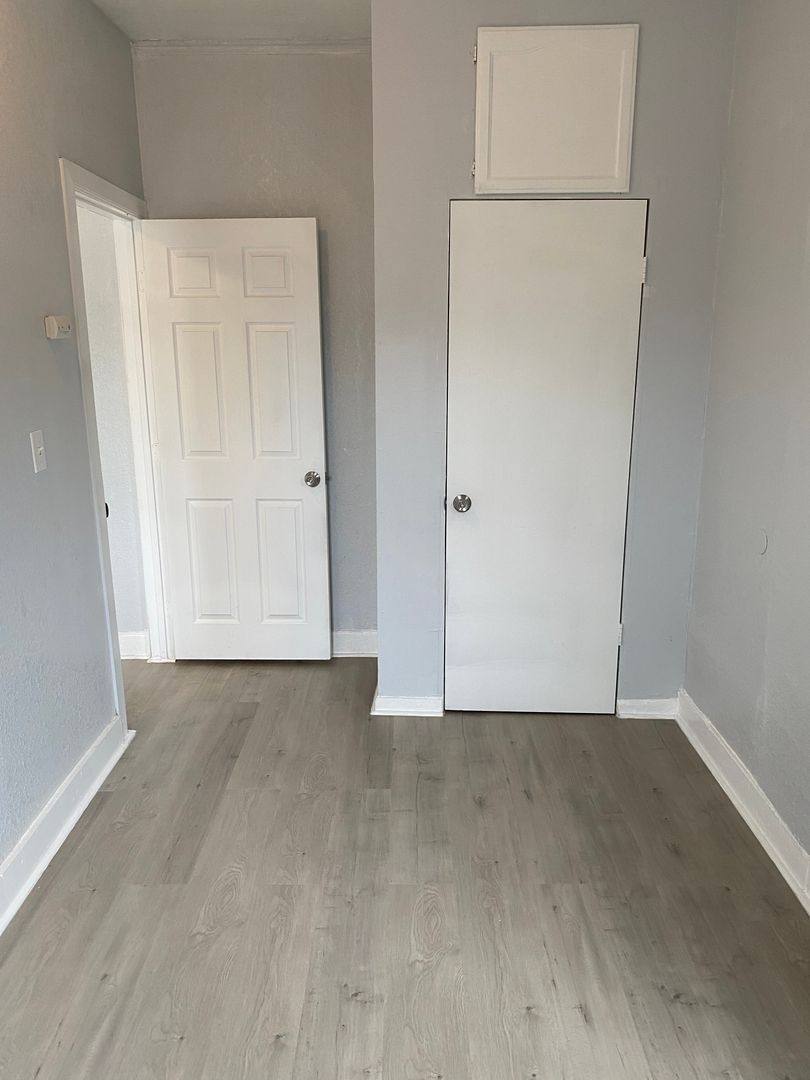 Apartment for rent at 807 W 43rd St, Los Angeles, CA 90037