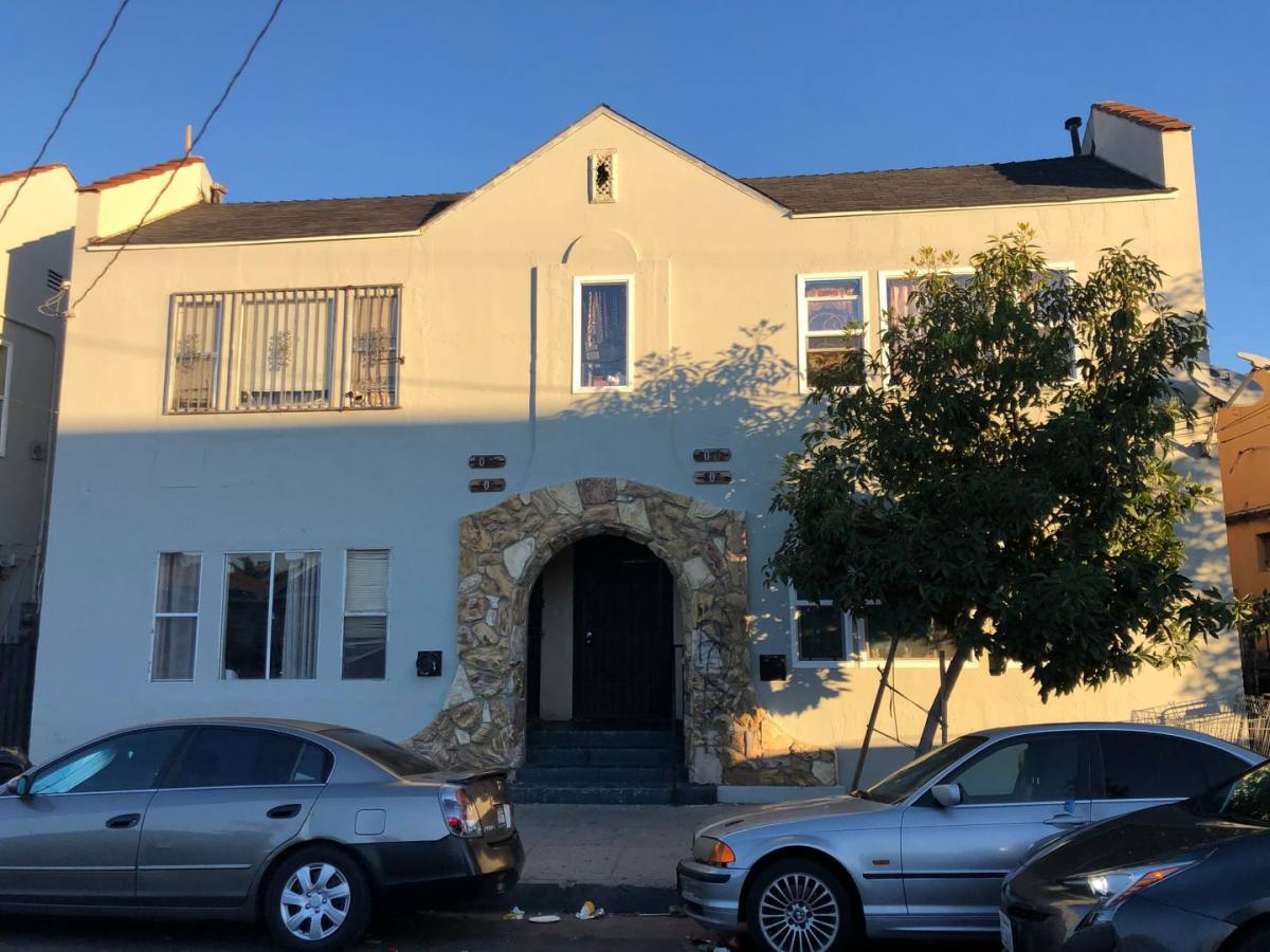 Apartment for rent at 807 W 43rd St, Los Angeles, CA 90037