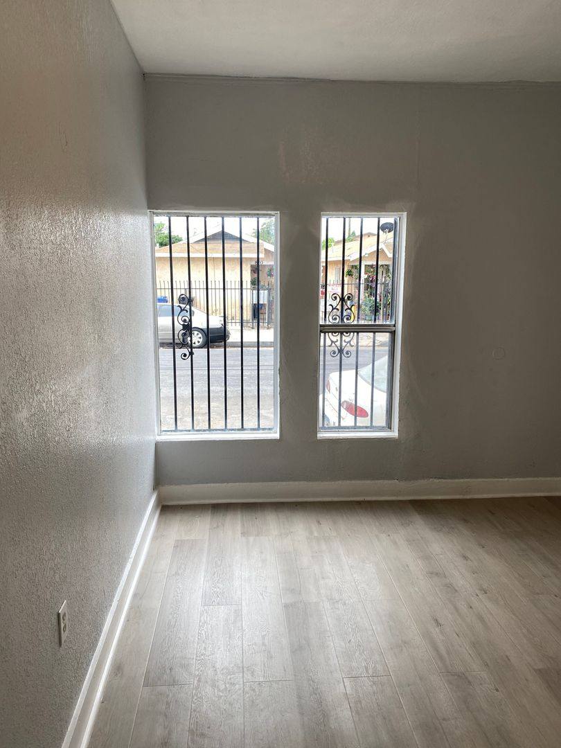 Apartment for rent at 807 W 43rd St, Los Angeles, CA 90037