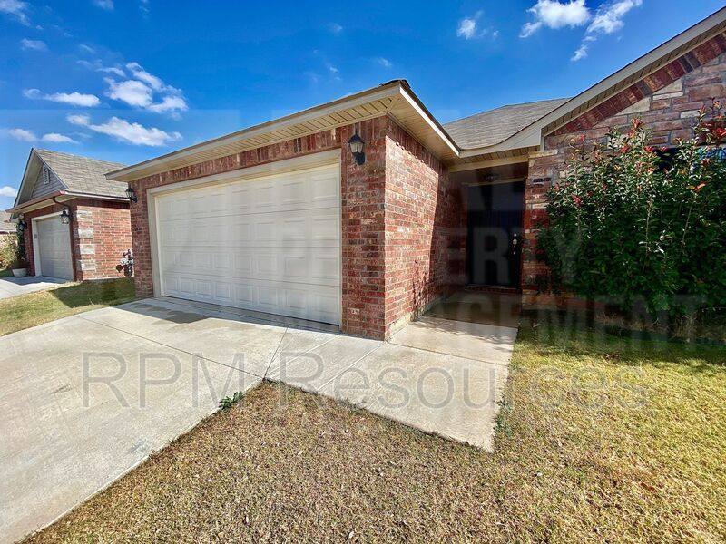 House for rent at 2932 Cider Mill Lane, Yukon, OK 73099