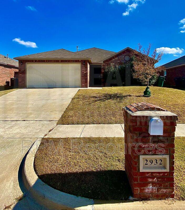 House for rent at 2932 Cider Mill Lane, Yukon, OK 73099