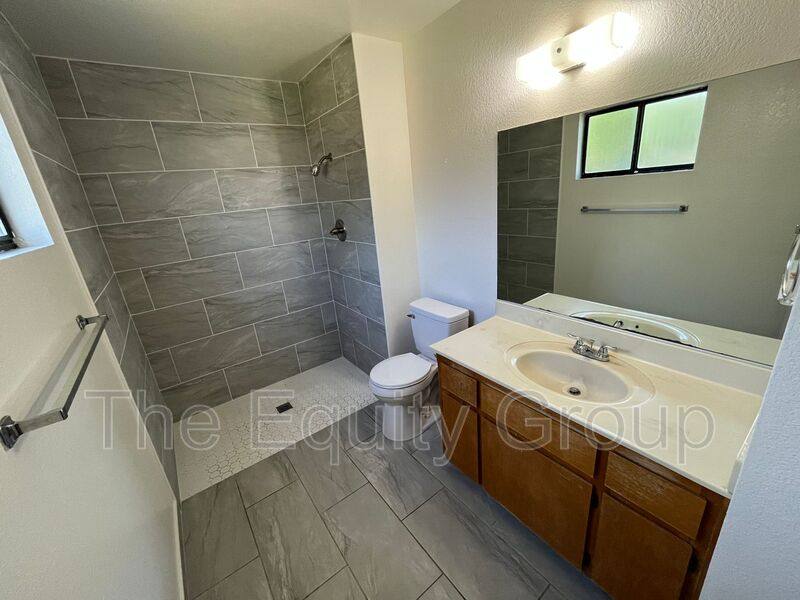 Apartment for rent at 206 E Mill Ave #2, Porterville, CA 93257