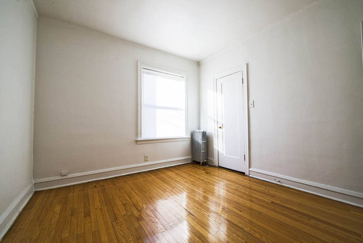 Apartment for rent at 1717 W 77th St, Chicago, IL 60620