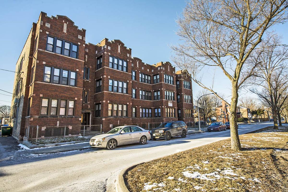 Apartment for rent at 1717 W 77th St, Chicago, IL 60620