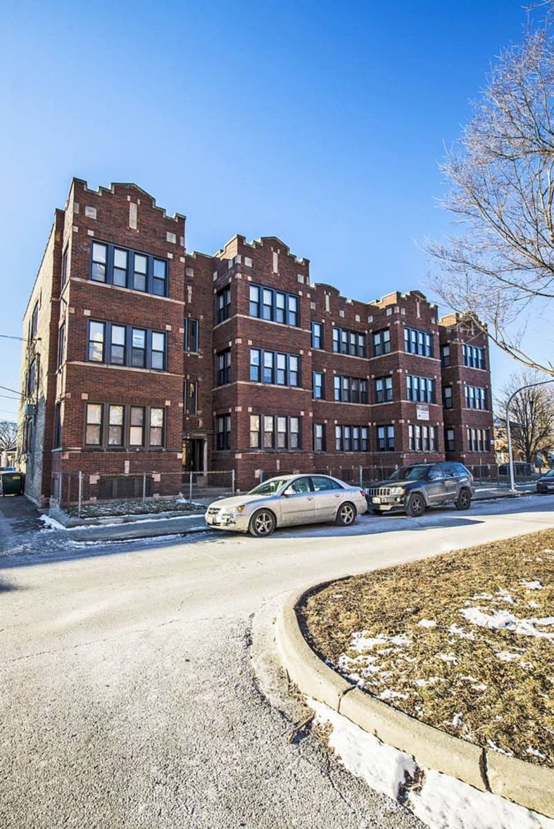 Apartment for rent at 1717 W 77th St, Chicago, IL 60620