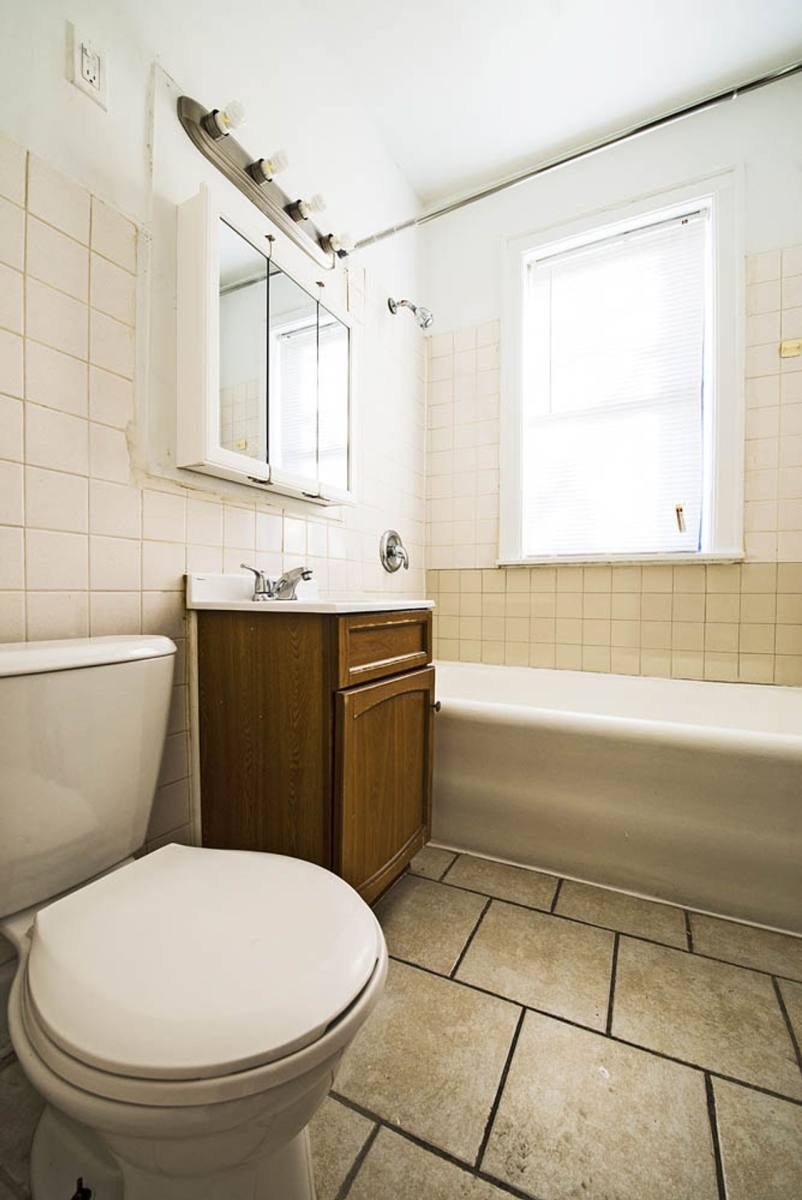 Apartment for rent at 1717 W 77th St, Chicago, IL 60620