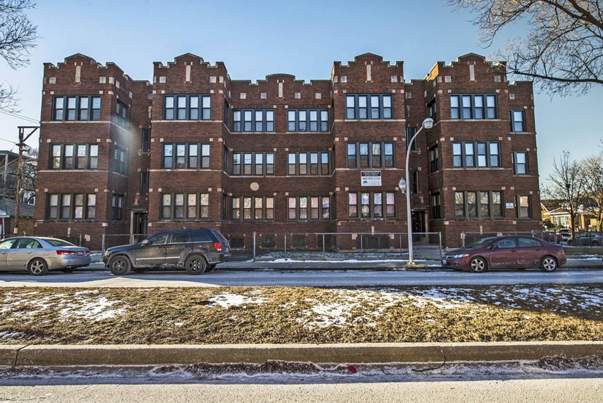 Apartment for rent at 1717 W 77th St, Chicago, IL 60620