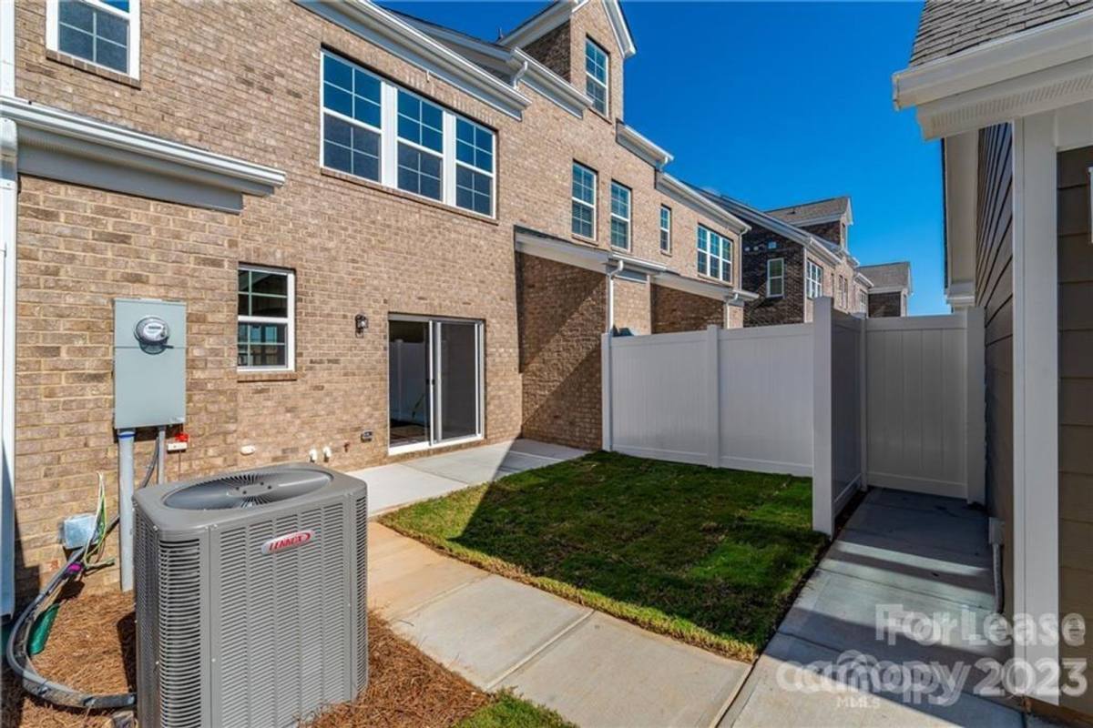 Townhouse for rent at 6929 Walnut Branch Lane, Charlotte, NC 28277