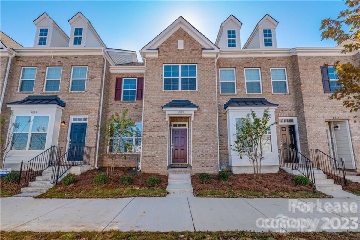 Townhouse for rent at 6929 Walnut Branch Lane, Charlotte, NC 28277