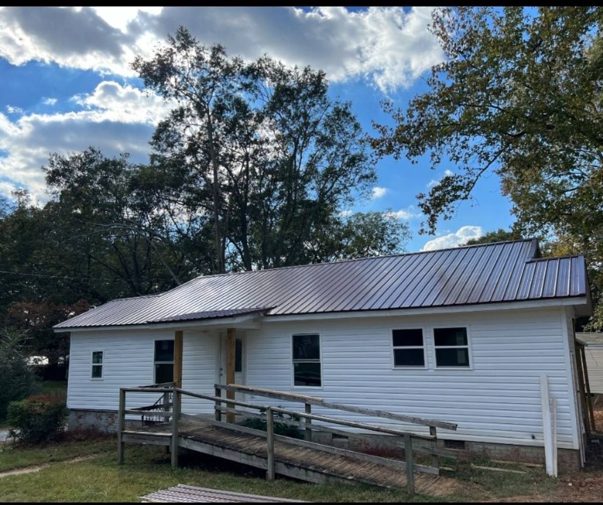 Apartment for rent at 57 59 Johnson St, Royston, GA 30662
