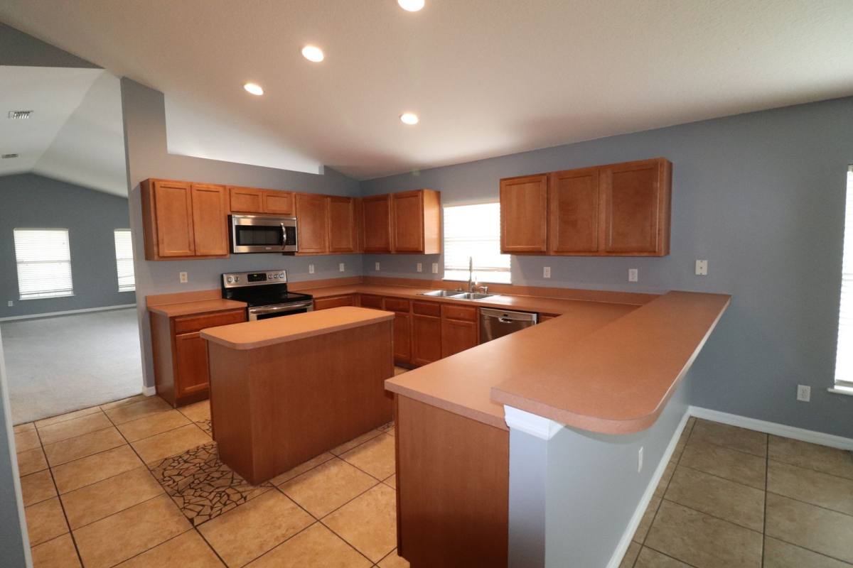 House for rent at 324 Red Kite Dr, Groveland, FL 34736