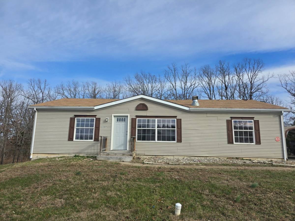 House for rent at 18237 Loyalty Lane, Saint Robert, MO 65584