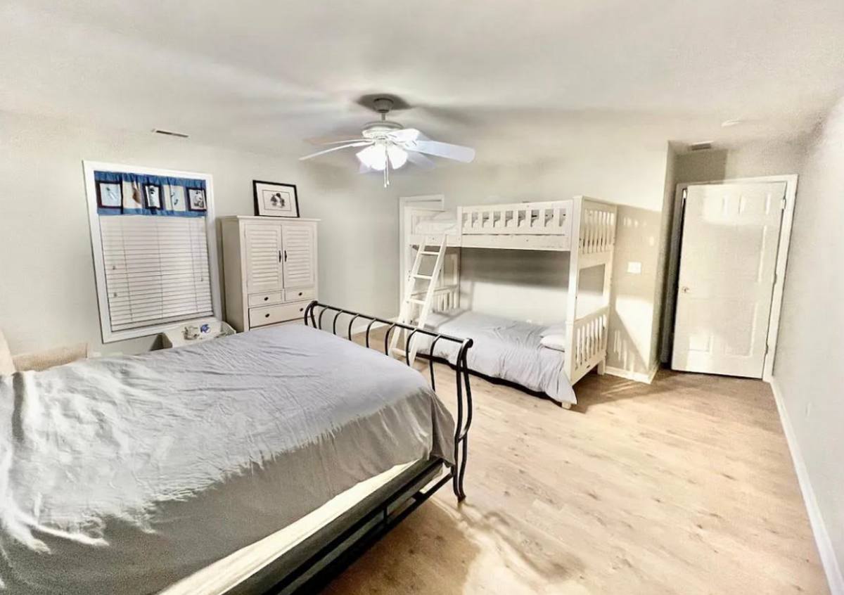 House for rent at 909 N Burghley Ave, Ventnor City, NJ 08406