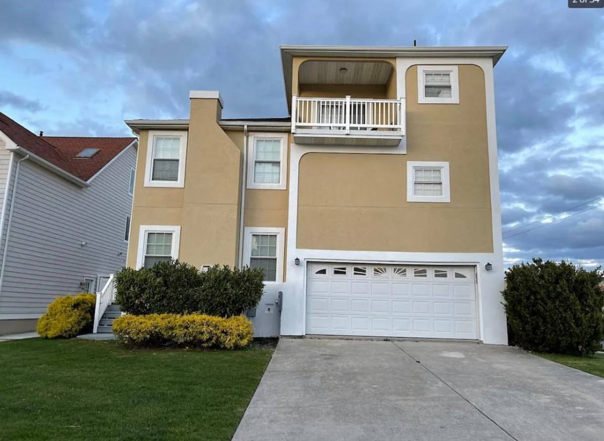 House for rent at 909 N Burghley Ave, Ventnor City, NJ 08406