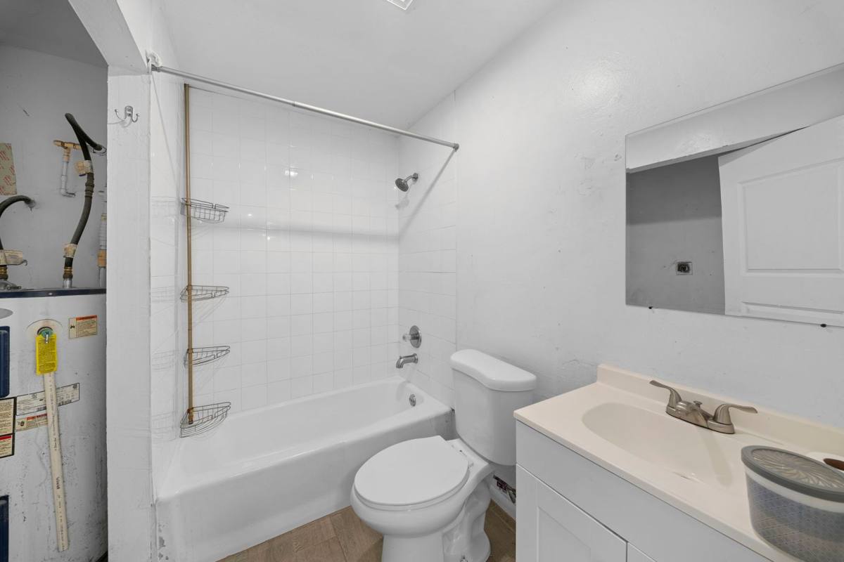 Apartment for rent at 322A-322B Louise Ave, Fort Myers, FL 33916