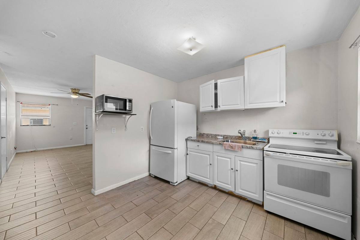 Apartment for rent at 322A-322B Louise Ave, Fort Myers, FL 33916