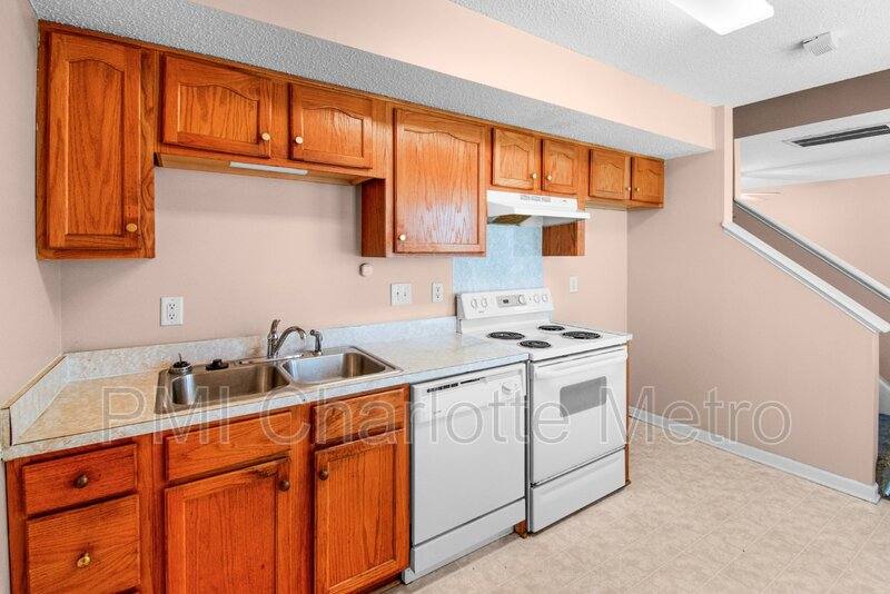 House for rent at 6550 Lynmont Dr, Charlotte, NC 28212