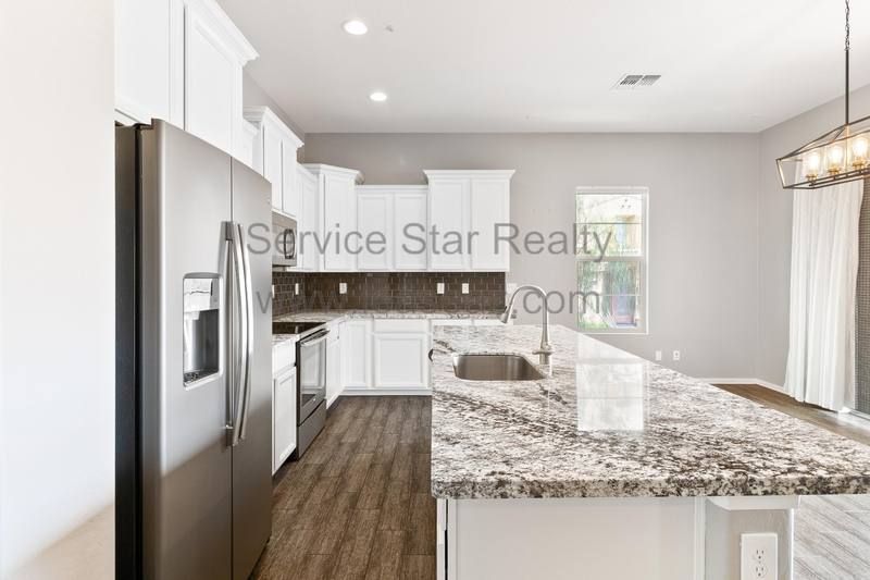 Townhouse for rent at 888 N Imperial Place, Chandler, AZ 85226