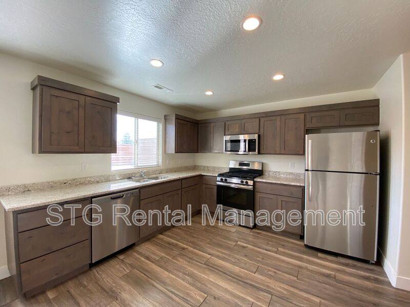Townhouse for rent at 1664 N Dixie Downs Rd #2, Saint George, UT 84770