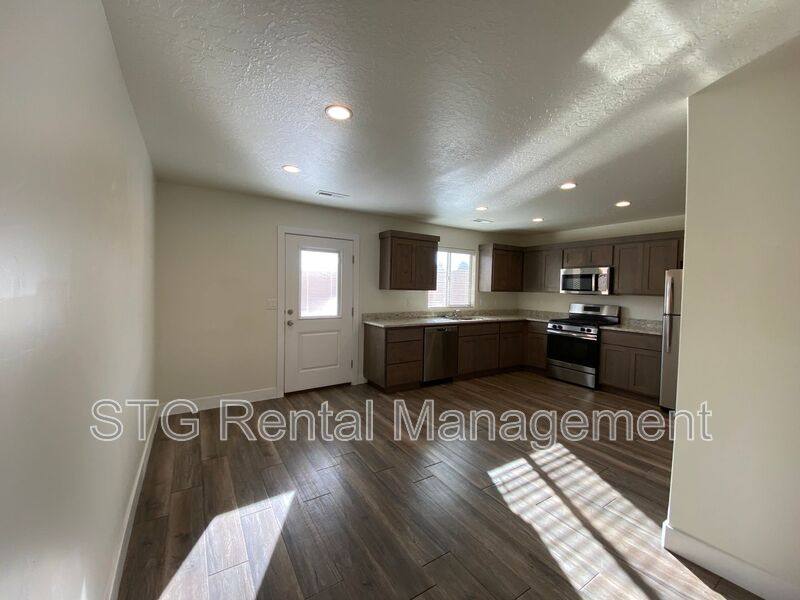Townhouse for rent at 1664 N Dixie Downs Rd #2, Saint George, UT 84770