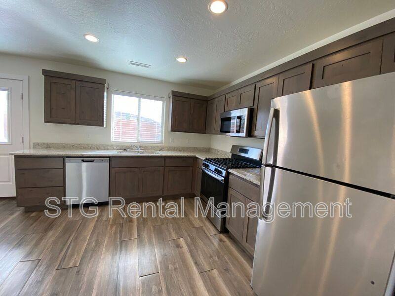 Townhouse for rent at 1664 N Dixie Downs Rd #2, Saint George, UT 84770