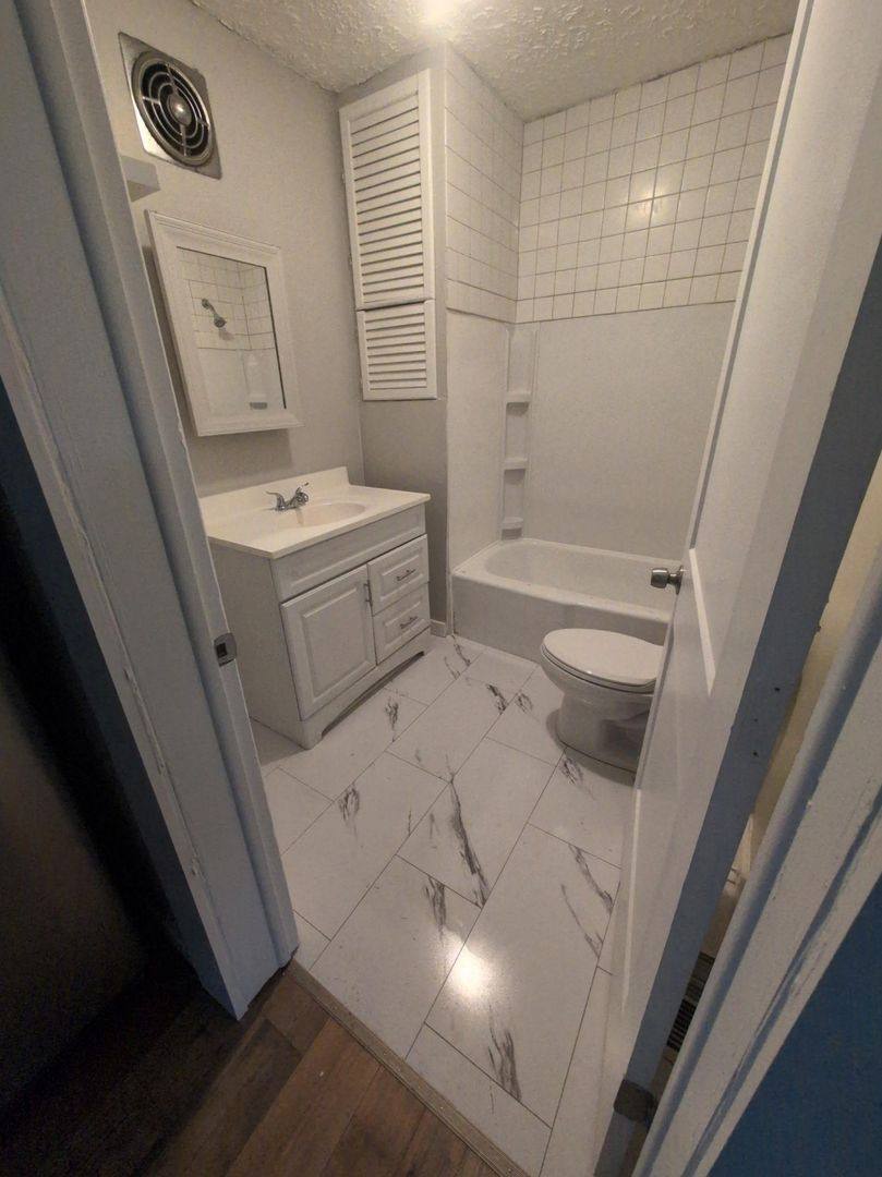 House for rent at 4245 E 71st St, Cleveland, OH 44105