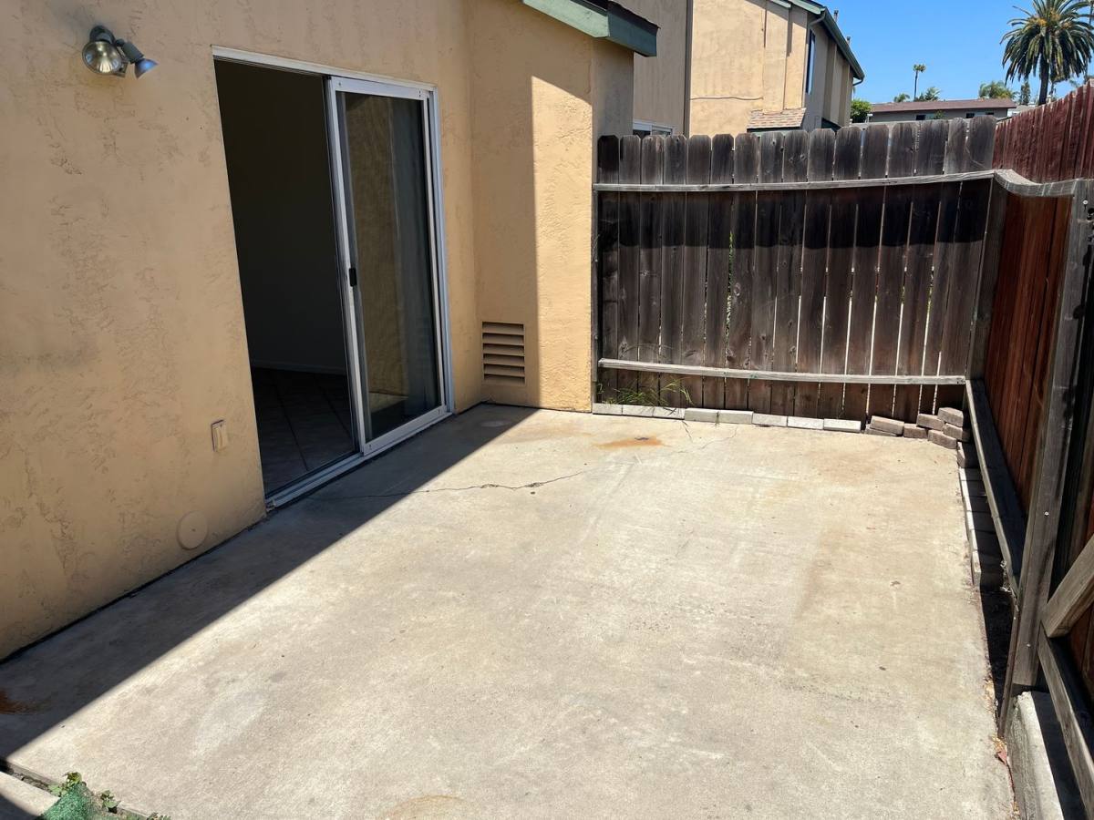 Townhouse for rent at 1053 Golden Rd, Encinitas, CA 92024