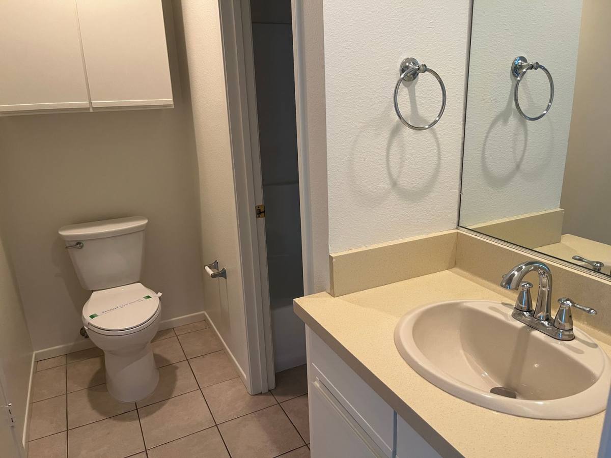Townhouse for rent at 1053 Golden Rd, Encinitas, CA 92024