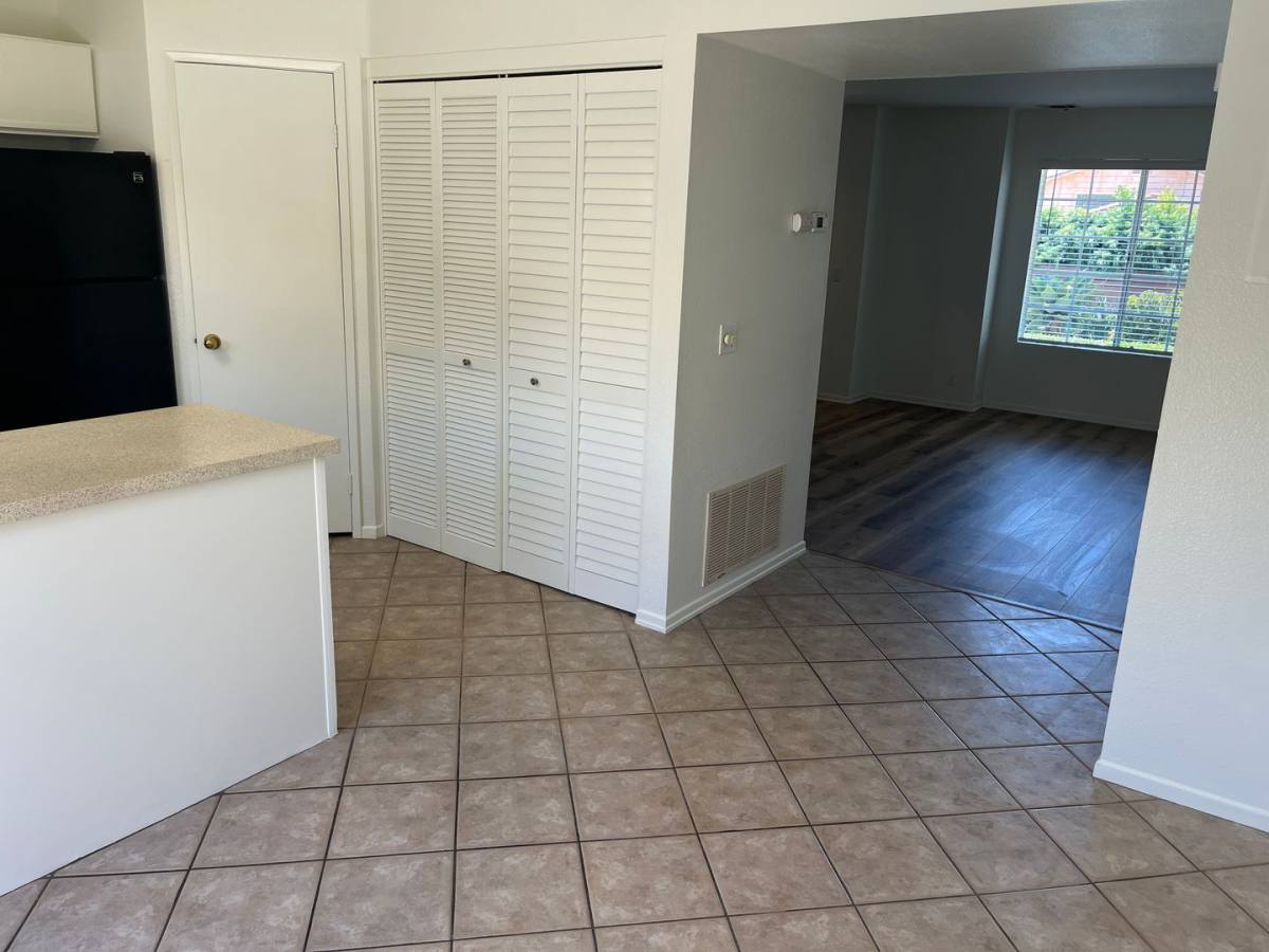 Townhouse for rent at 1053 Golden Rd, Encinitas, CA 92024