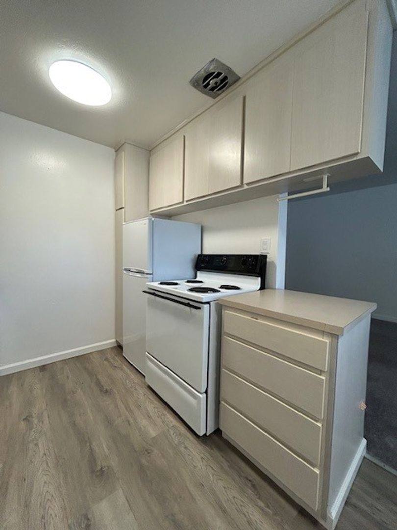 Apartment for rent at 2236 Lincoln Ave, Alameda, CA 94501