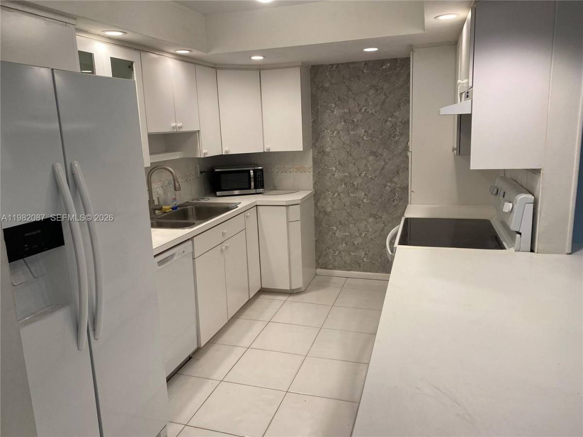 Townhouse for rent at 1951 Atlantic Shores Blvd, Hallandale, FL 33009