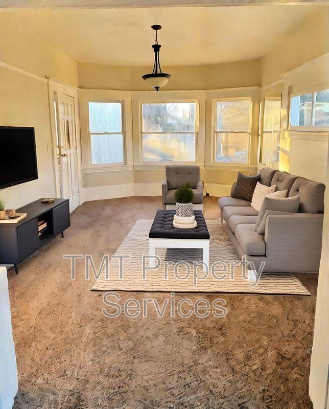 Apartment for rent at 719 19th St #1, Sacramento, CA 95811