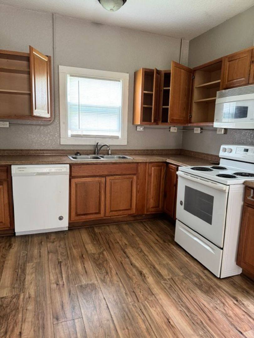 House for rent at 2504 Ave H, Bay City, TX 77414