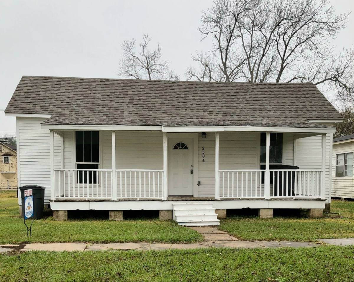 House for rent at 2504 Ave H, Bay City, TX 77414