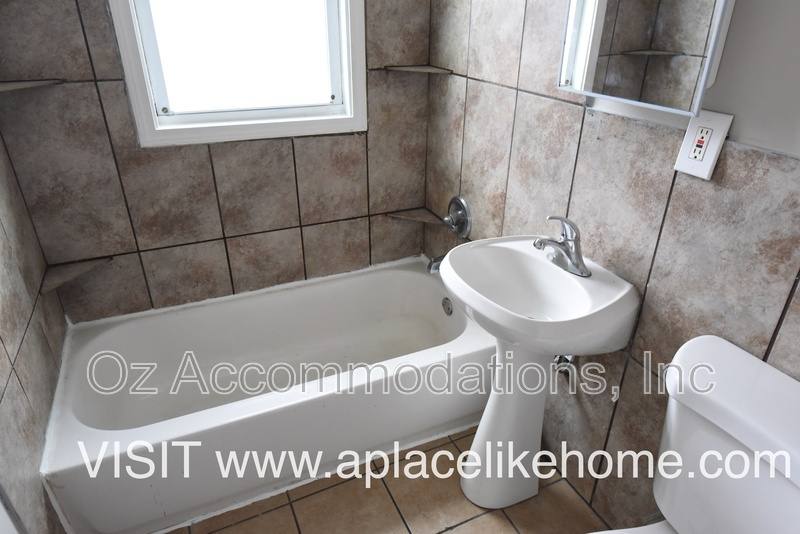 Apartment for rent at 1109 S Appleton Ave, Independence, MO 64053