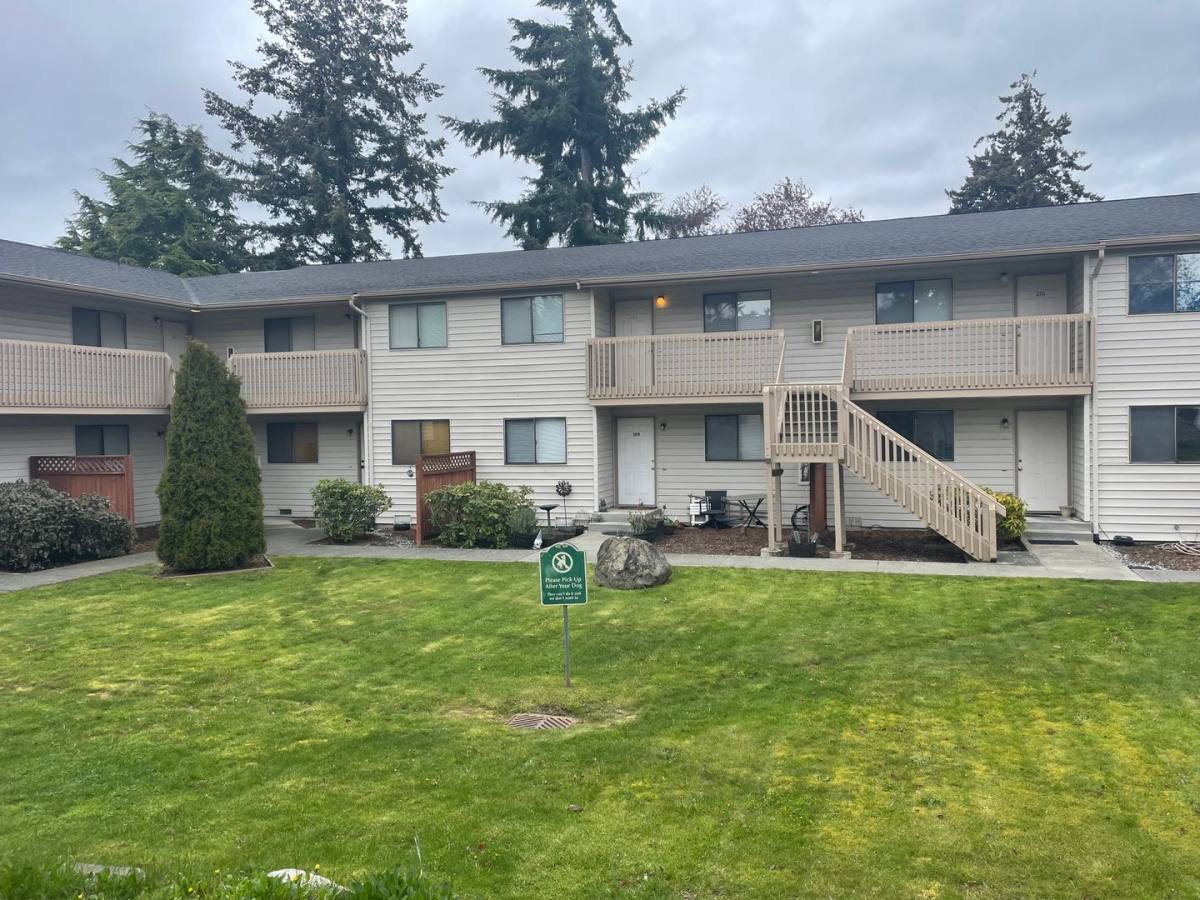 Condo for rent at 325 NE Kettle St, Oak Harbor, WA 98277
