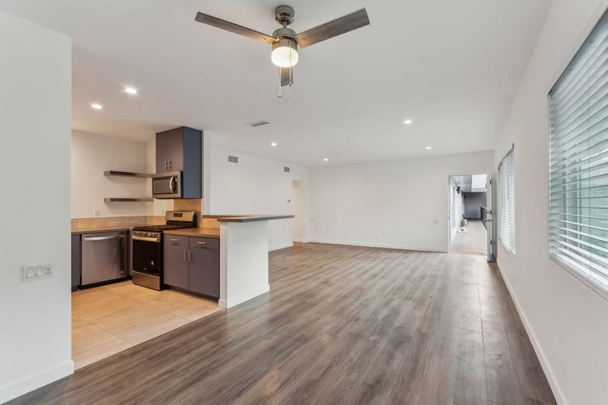 Apartment for rent at 671 S Riverside Dr, Palm Springs, CA 92264