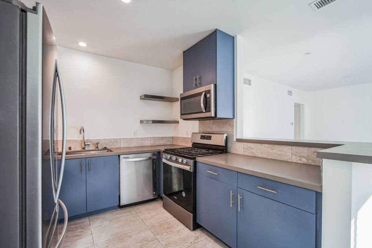 Apartment for rent at 671 S Riverside Dr, Palm Springs, CA 92264