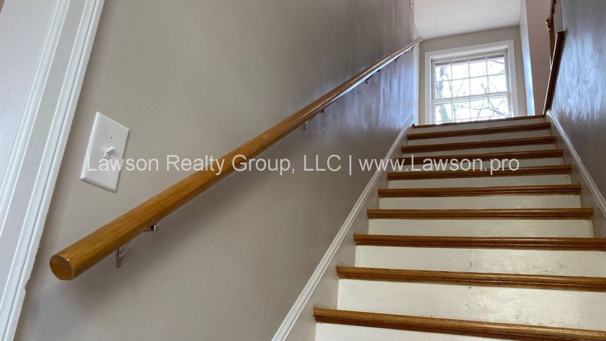 House for rent at 3125 Stoneridge Rd SW, Roanoke, VA 24014