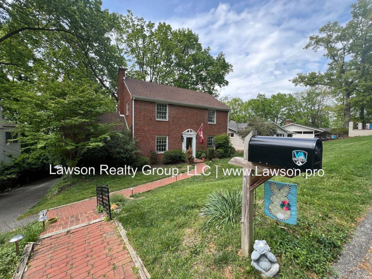 House for rent at 3125 Stoneridge Rd SW, Roanoke, VA 24014