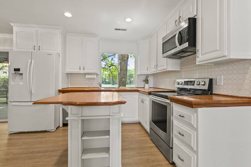 House for rent at 1382 Center Lake Dr, Mount Pleasant, SC 29464