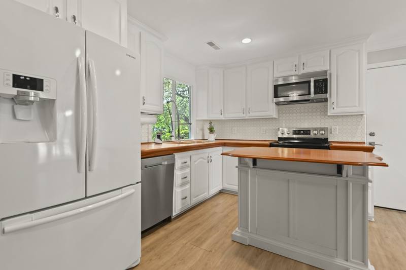 House for rent at 1382 Center Lake Dr, Mount Pleasant, SC 29464