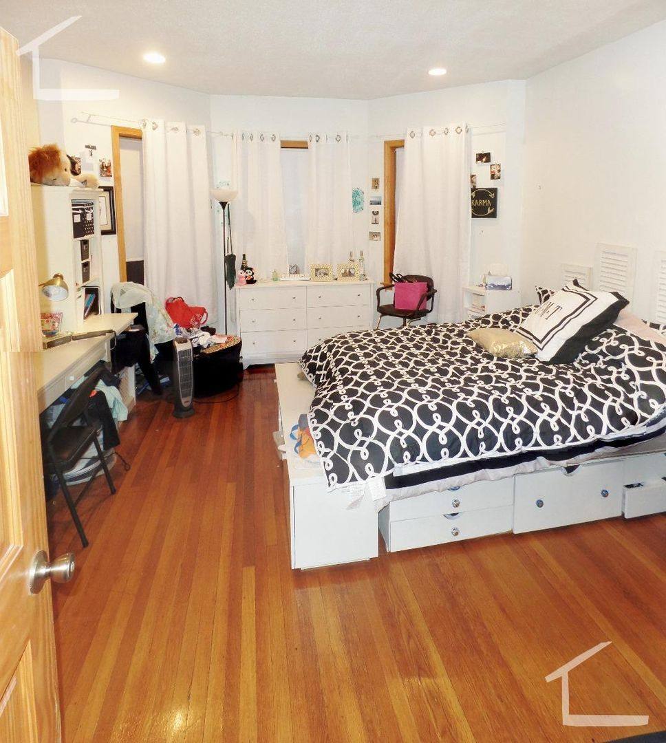 Apartment for rent at 17 Gibbs St #2, Brookline, MA 02446