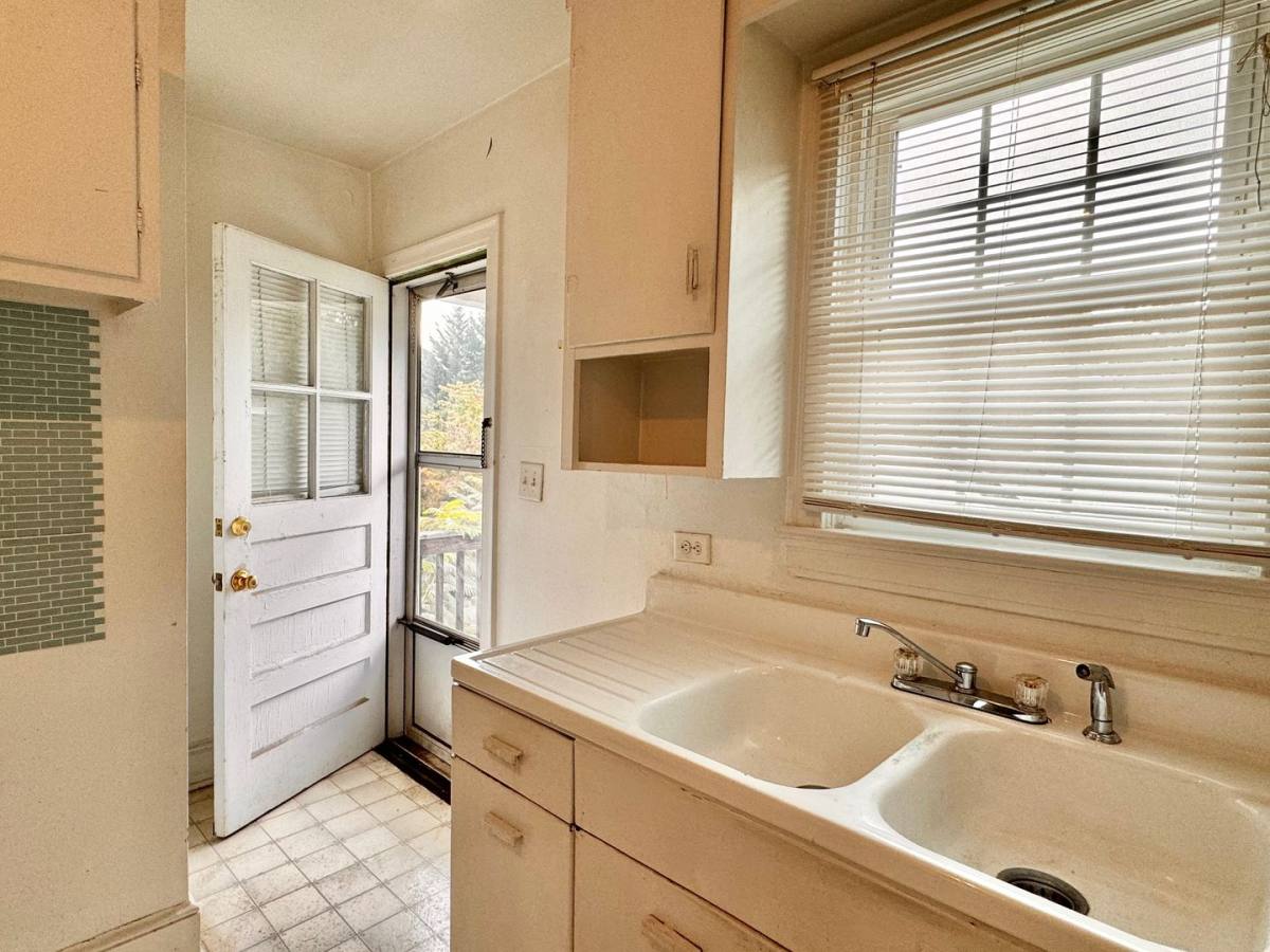 Apartment for rent at 1505 Broad Ave, Charlottesville, VA 22903