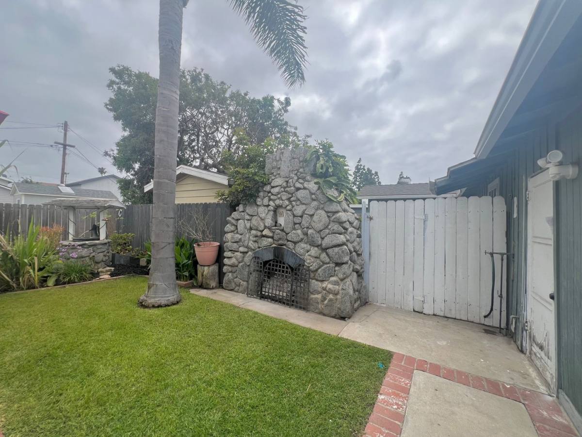 Apartment for rent at 379 Hamilton St, Costa Mesa, CA 92627