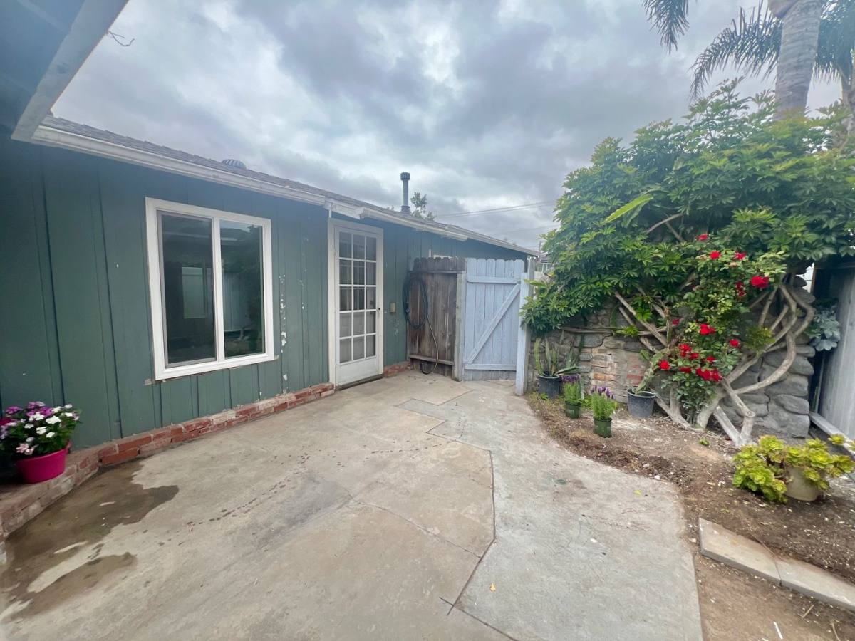 Apartment for rent at 379 Hamilton St, Costa Mesa, CA 92627