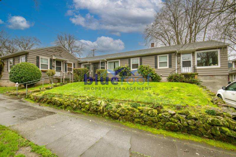 Apartment for rent at 3242-3248 SE Alder Court #32425, Portland, OR 97214