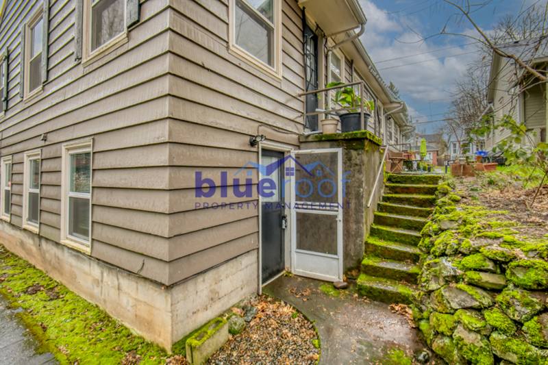 Apartment for rent at 3242-3248 SE Alder Court #32425, Portland, OR 97214